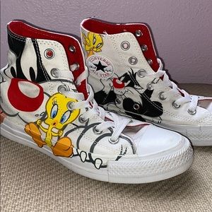 Converse Chuck Taylor HI top X Looney Tunes.